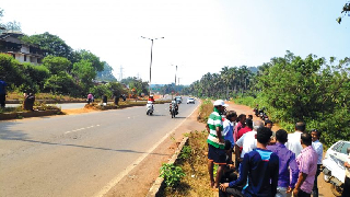 Curti-Candepar Residents Block Road Foiling PWDs Plans